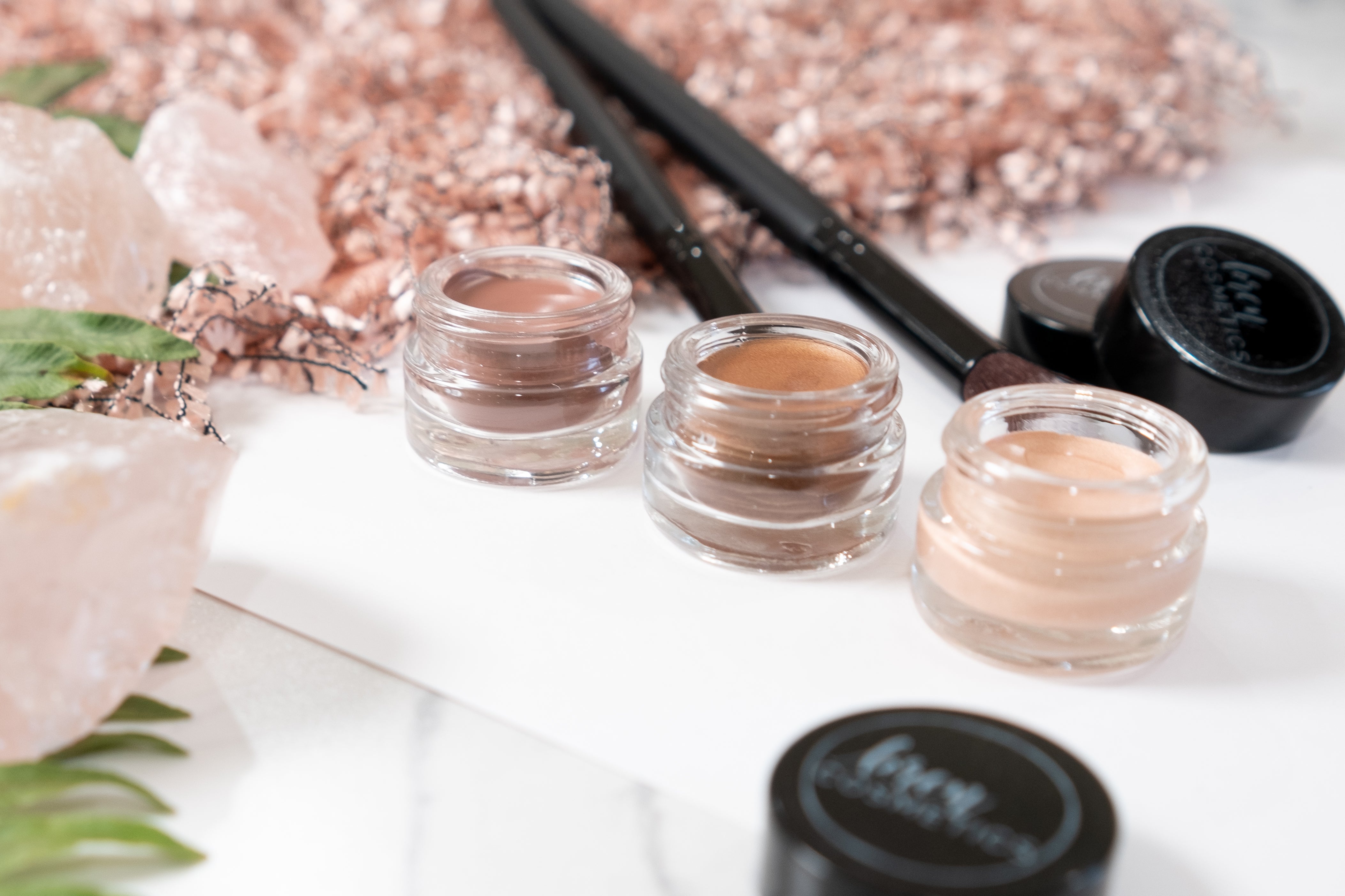 EYE SHADOW